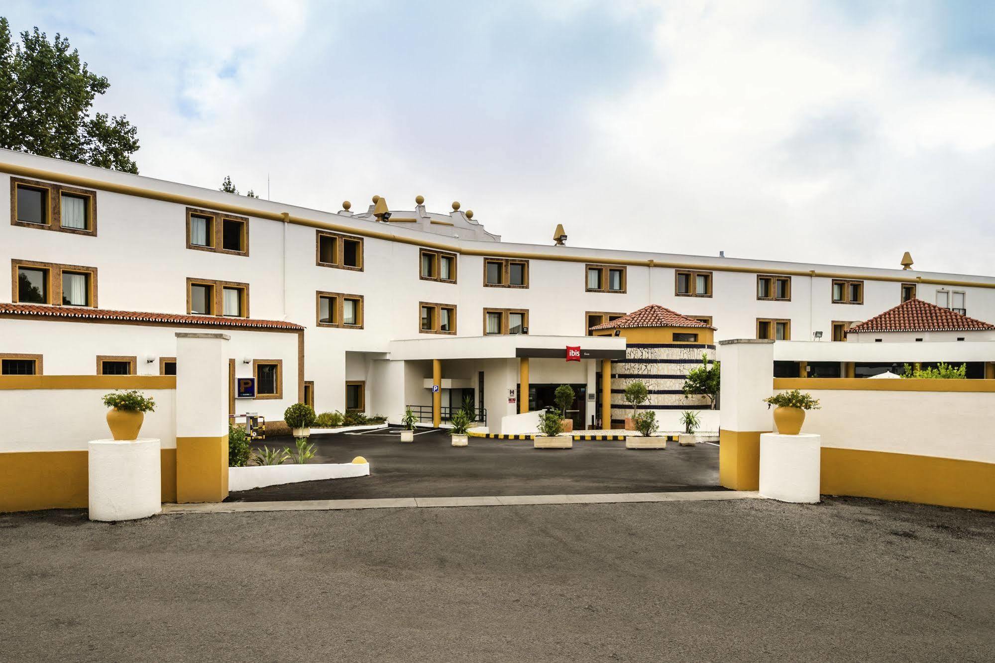 Hotel Ibis Евора Екстериор снимка